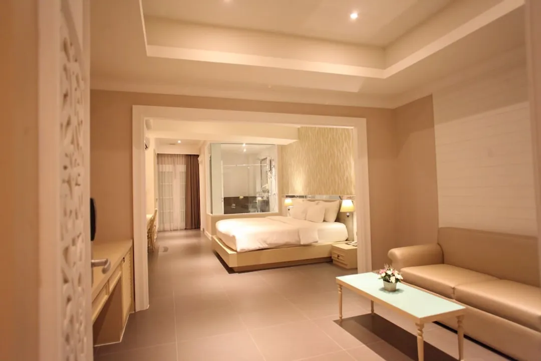拉亞蘇拉翁曼谷飯店-Grand Deluxe bathtub with Artificial window-7