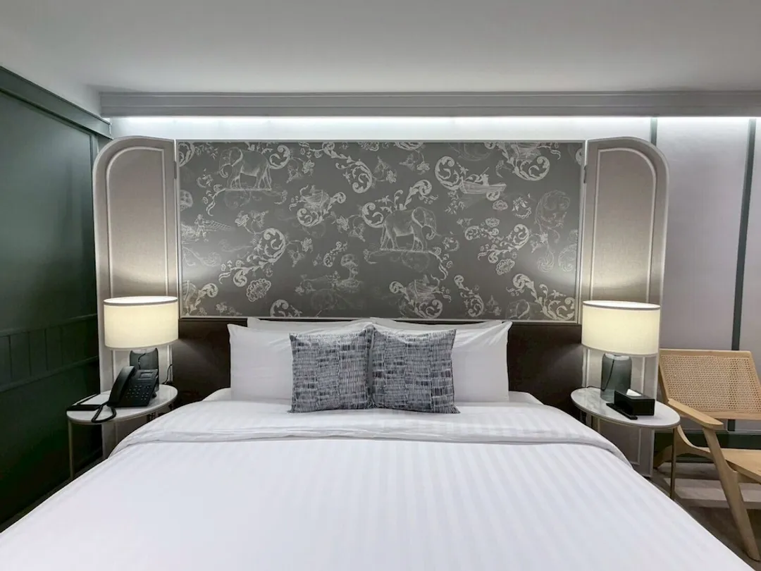 UHG의 쿼터 차오프라야-Deluxe River View with Balcony, King Bed-9