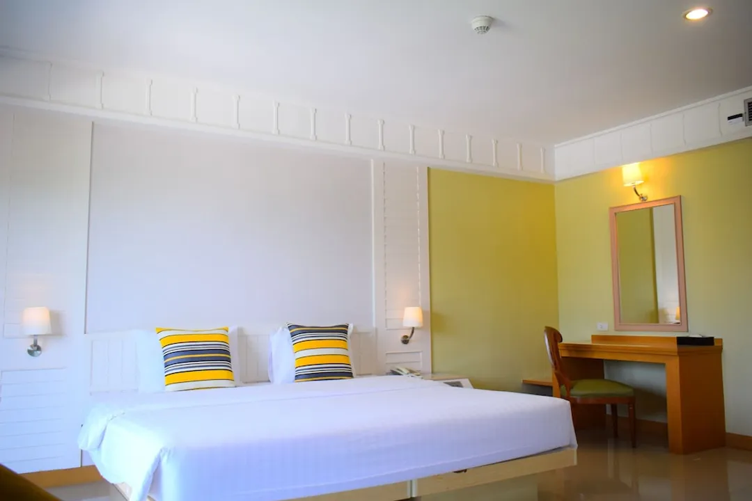 Seapine Beach Golf and Resort Hua Hin-Deluxe Corner Room-1