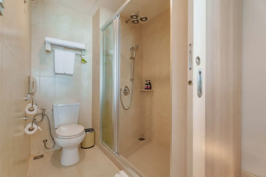 普吉蒂瓦娜芭東華美達飯店-豪華客房, 1 張特大雙人床, 城市景觀-4