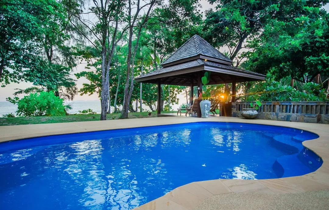 꼬줌 비치 빌라 “어 멤버 오브 시크릿 리트리츠”-Two-Bedroom Beachfront Pool Villa-1