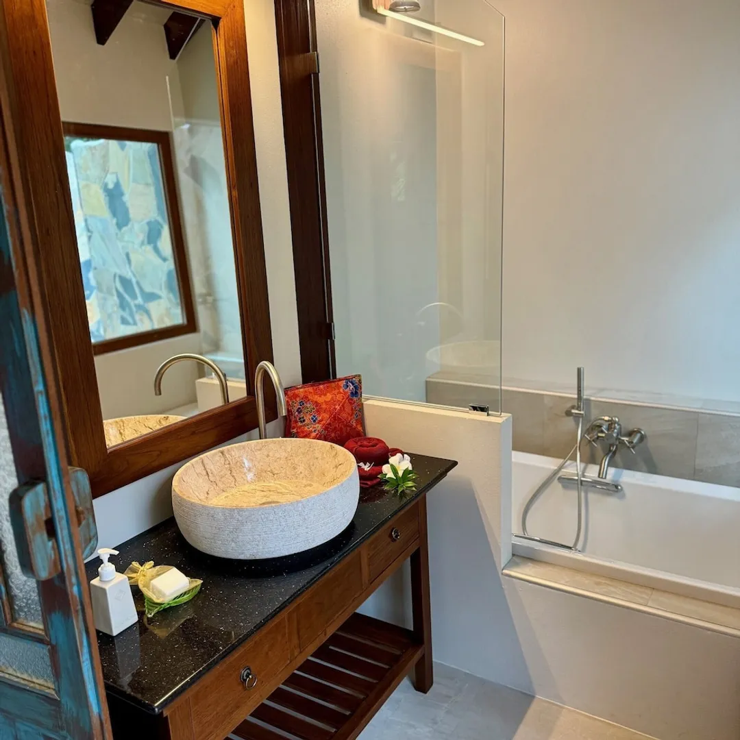 꼬줌 비치 빌라 “어 멤버 오브 시크릿 리트리츠”-Exclusive Double Room, 1 King Bed, Private Pool, Pool View (Adult Only)-7