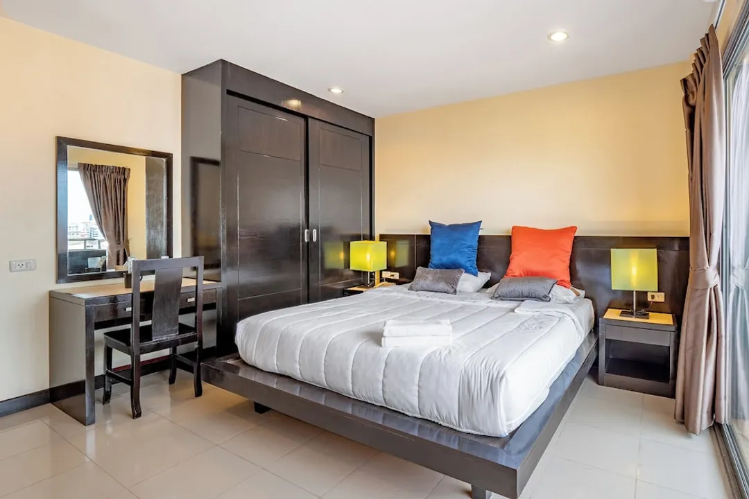 TYCOON PLACE GARDEN-Signature Room, 1 King Bed, Courtyard View-2