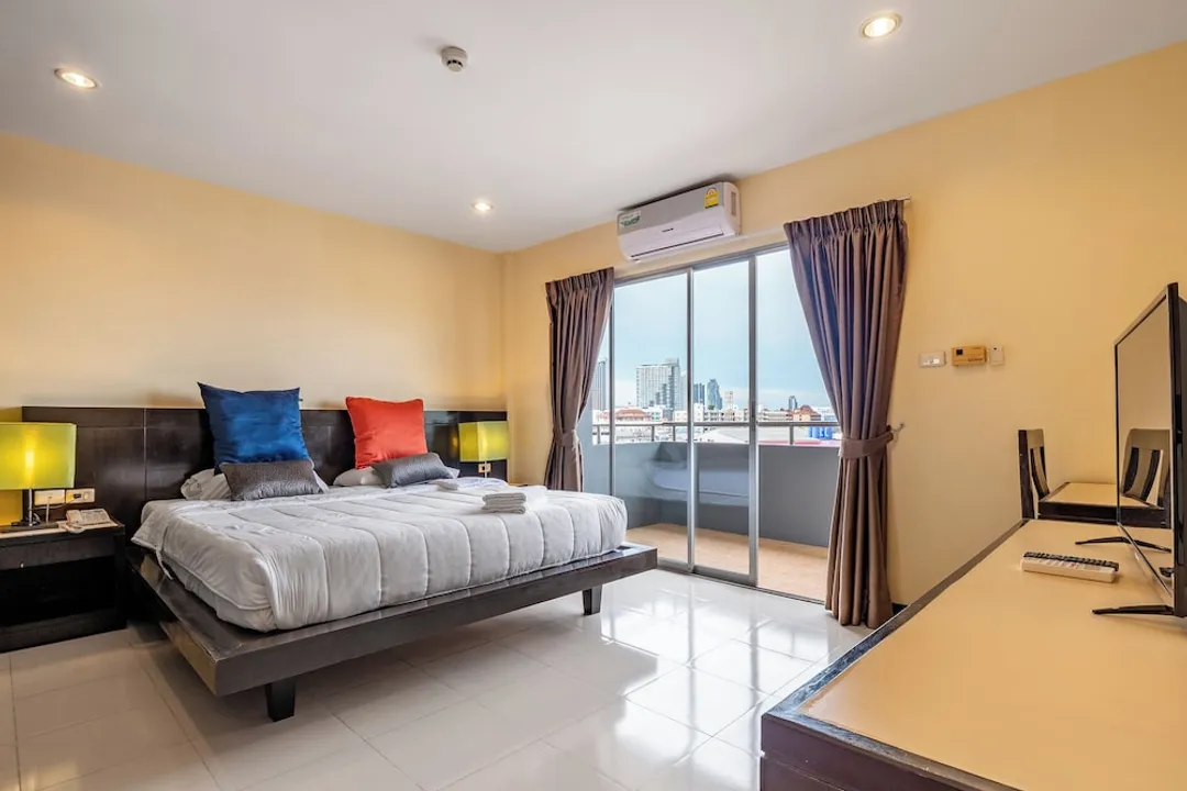 TYCOON PLACE GARDEN-Signature Room, 1 King Bed, Courtyard View-1