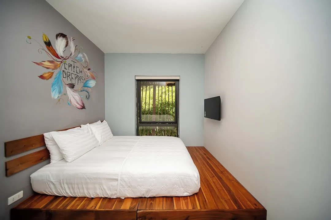 富國島 9 站青年旅舍-Deluxe Double Room with Window-4