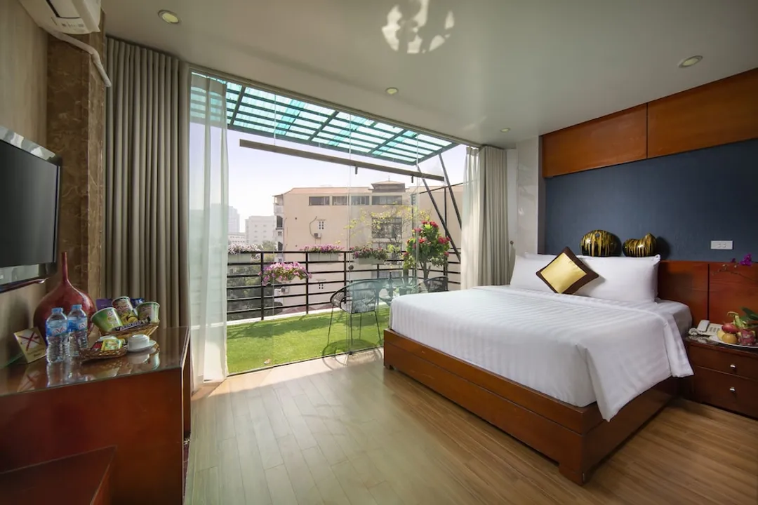 河內蓮花精品飯店-Connecting Rooms, Large Balcony City View-7