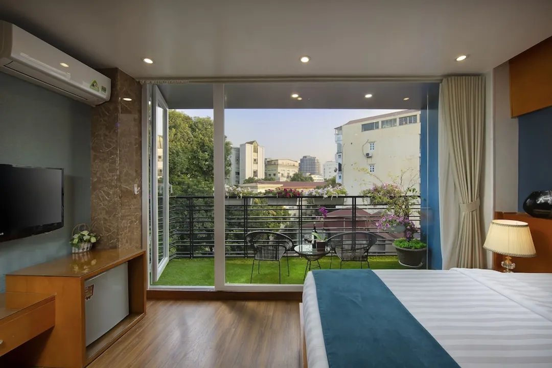 河內蓮花精品飯店-Connecting Rooms, Large Balcony City View-6