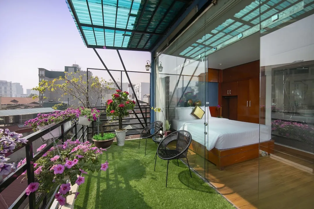 河內蓮花精品飯店-Connecting Rooms, Large Balcony City View-1