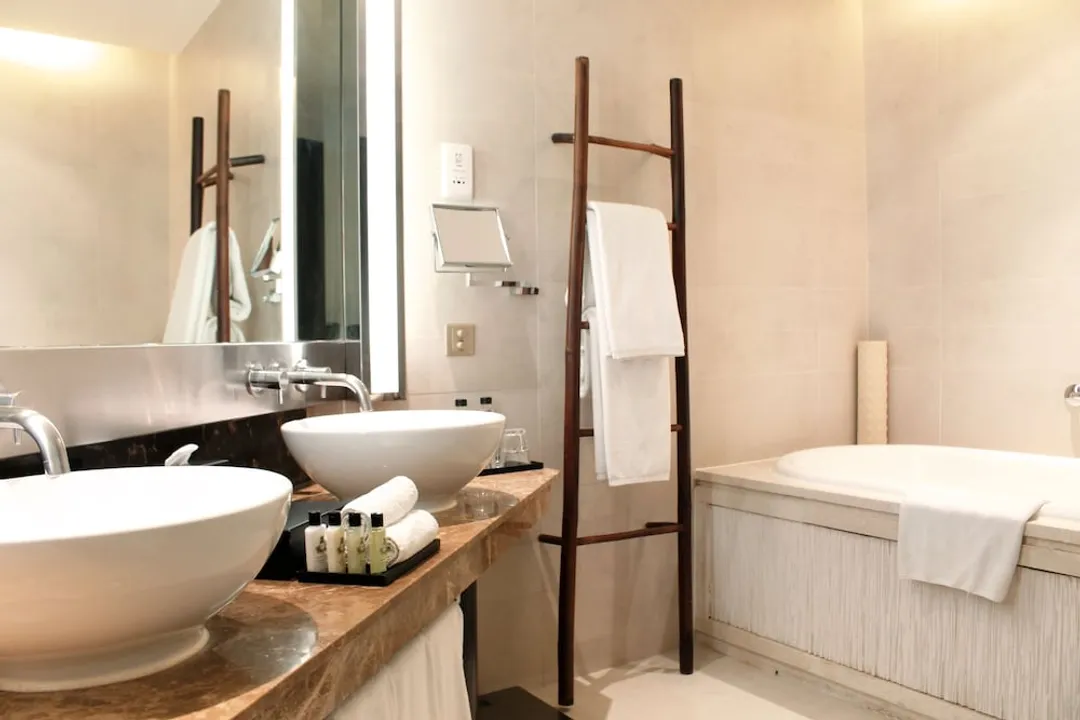 河內西湖洲際酒店 (IHG 旗下酒店)-經典客房, 1 張特大雙人床, 無障礙, 城市景-6