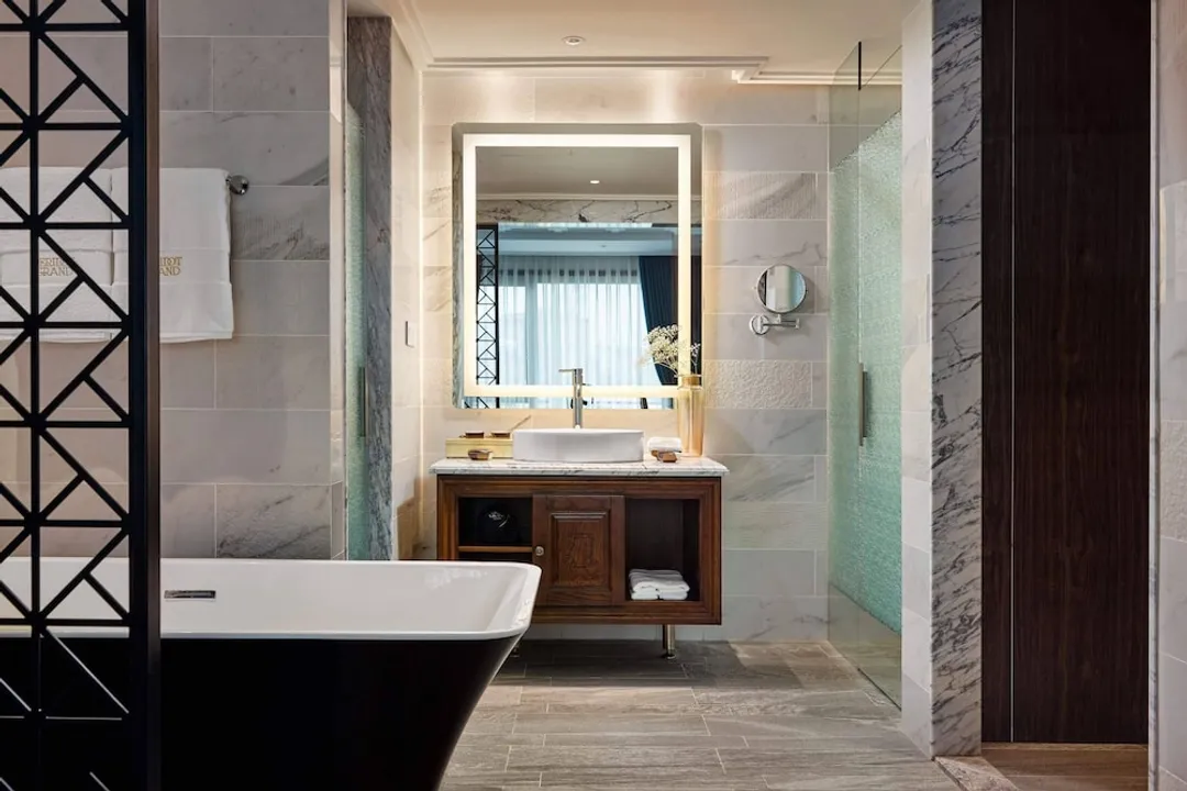 Peridot Grand Luxury Boutique Hotel-Grand Balcony Suite Room-5