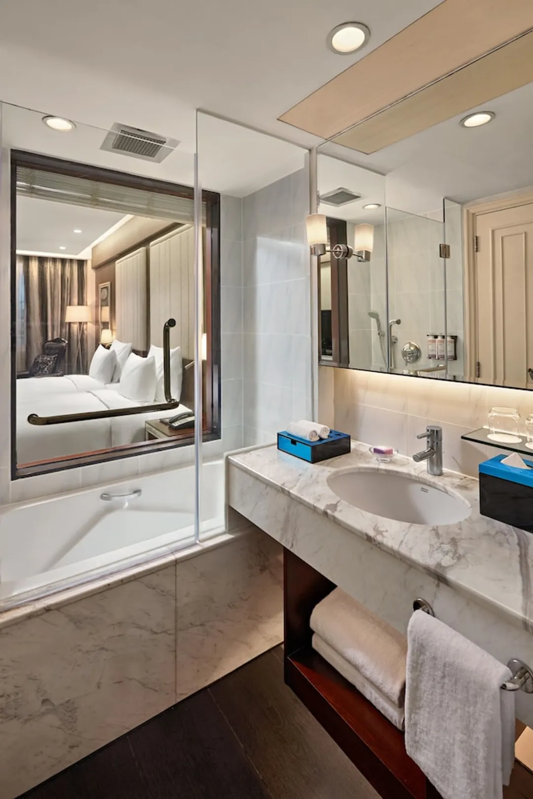 Movenpick Hotel Hanoi Centre-Deluxe Room, 1 King Bed (Complimentary Daily Chocolate Hour)-1