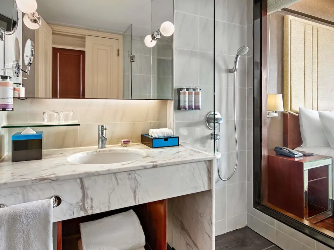 Movenpick Hotel Hanoi Centre-Classic Twin Room, 2 Twin Beds (Complimentary Daily Chocolate Hour)-7
