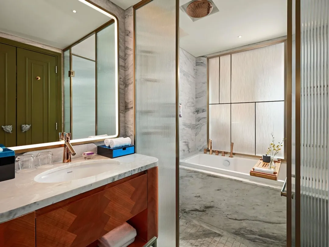 Movenpick Hotel Hanoi Centre-Executive Room, 1 King Bed, Club Lounge Access (Complimentary Daily Chocolate Hour)-6