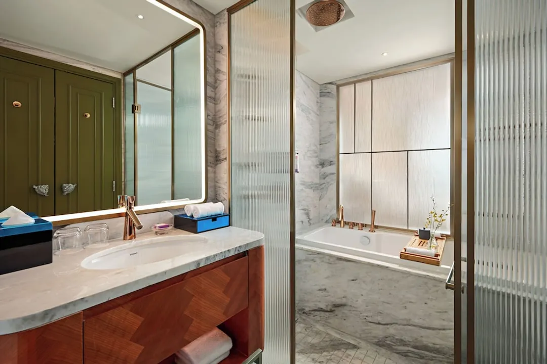 Movenpick Hotel Hanoi Centre-Executive Room, 1 King Bed, Club Lounge Access (Complimentary Daily Chocolate Hour)-3