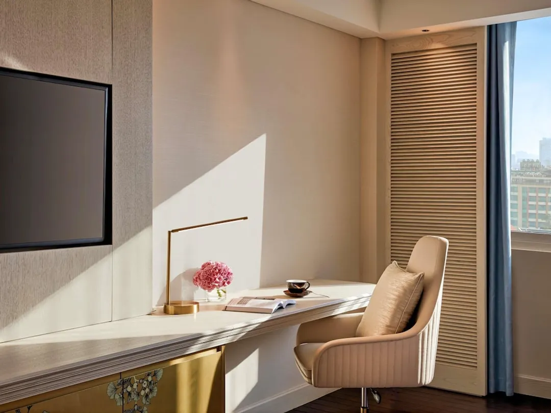 Movenpick Hotel Hanoi Centre-Executive Room, 1 King Bed, Club Lounge Access (Complimentary Daily Chocolate Hour)-4