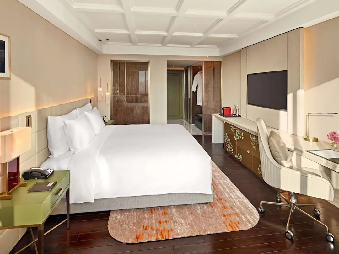Movenpick Hotel Hanoi Centre-Executive Room, 1 King Bed, Club Lounge Access (Complimentary Daily Chocolate Hour)-8