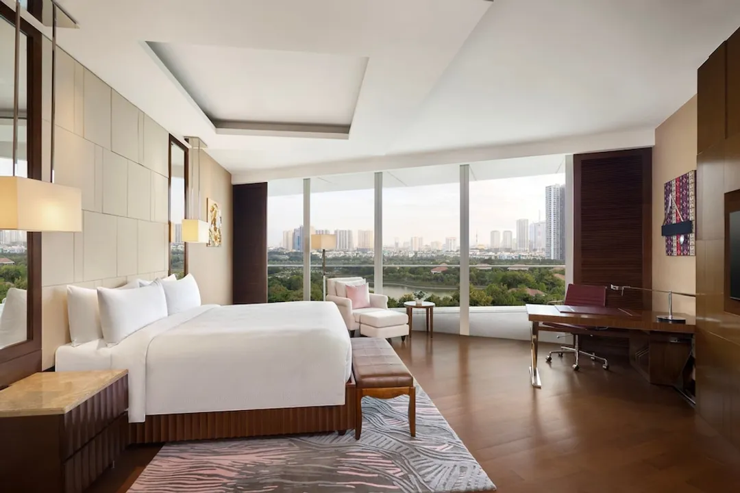 河內 JW 萬豪飯店-行政套房, 1 張特大雙人床, 陽台 (1 King Bed, Lake View)-2