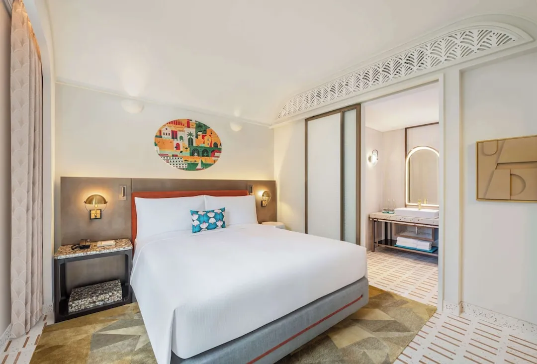 La Festa Phu Quoc, Curio Collection By Hilton-豪華客房, 1 張特大雙人床-1