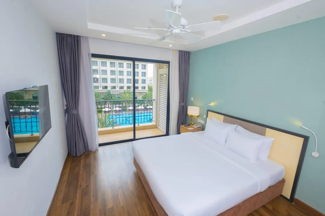 Wyndham Garden Grandworld Phu Quoc-Superior Room, 1 King Bed, Pool View-1