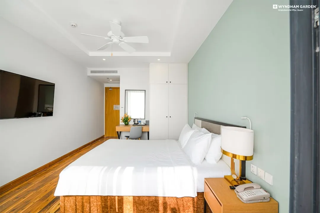 Wyndham Garden Grandworld Phu Quoc-Superior Room, 1 King Bed, Pool View-2