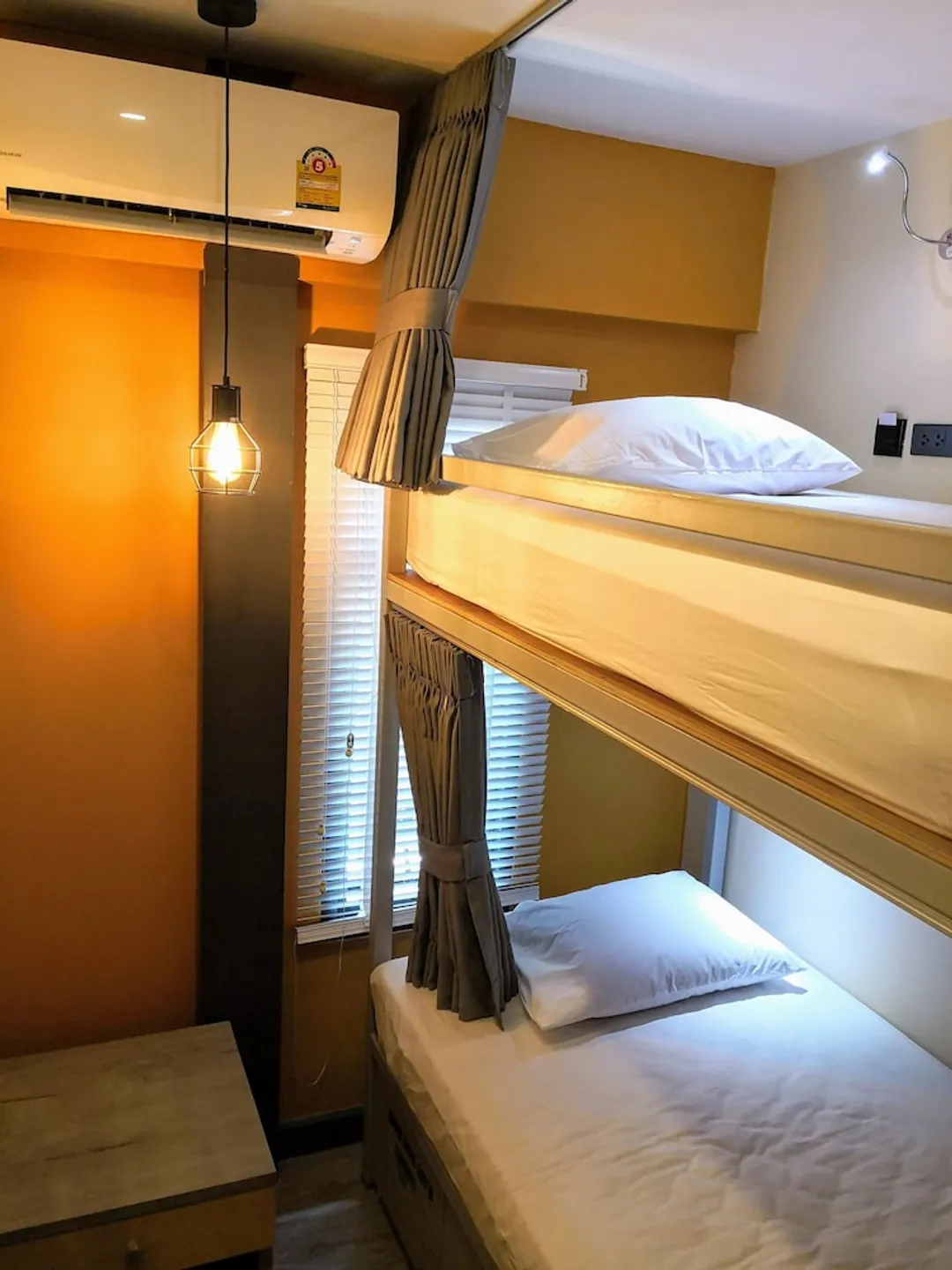 アスリープ バイ ランタナ-Private Room for Two Persons with Bunk Bed-9
