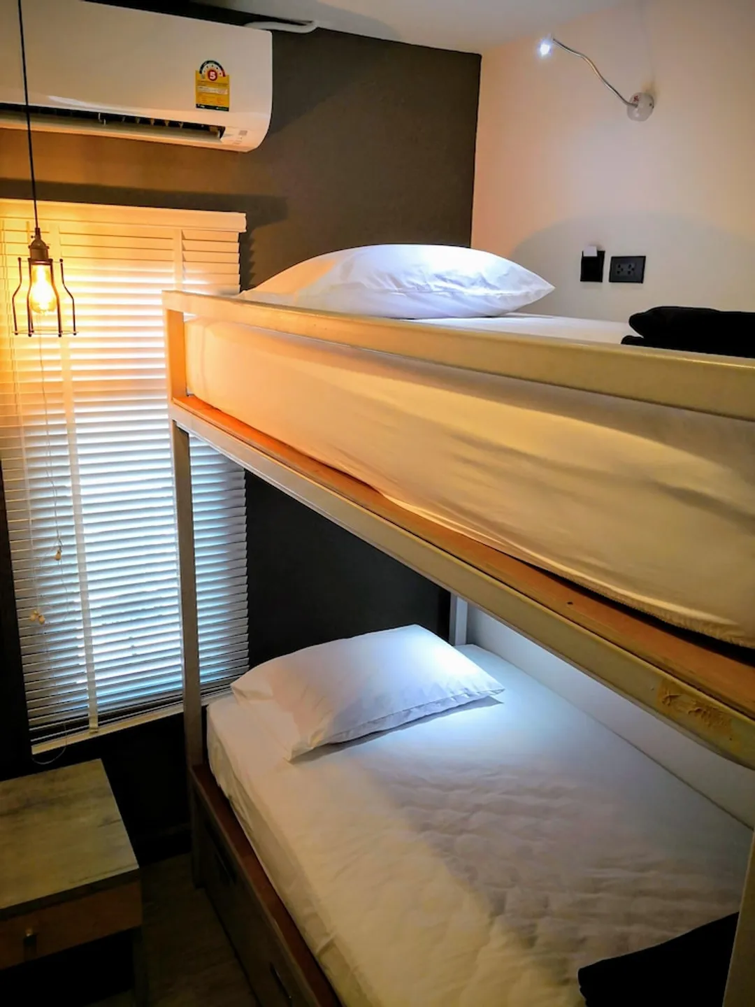 アスリープ バイ ランタナ-Private Room for Two Persons with Bunk Bed-8