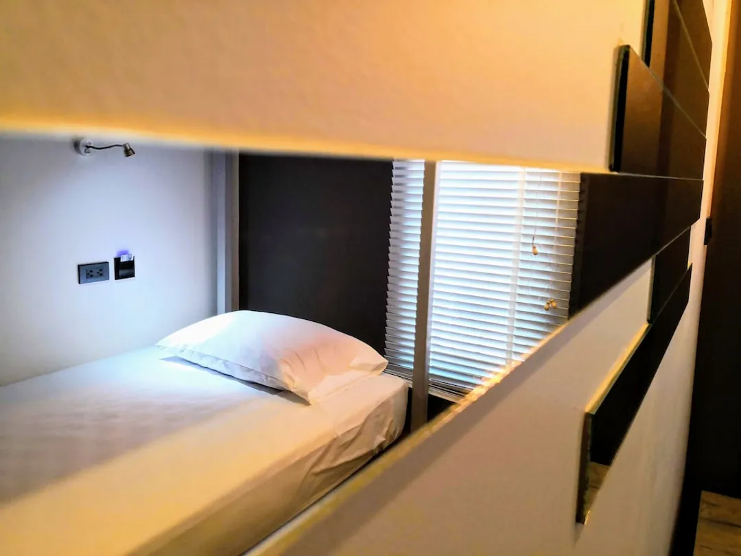 アスリープ バイ ランタナ-Private Room for Two Persons with Bunk Bed-20