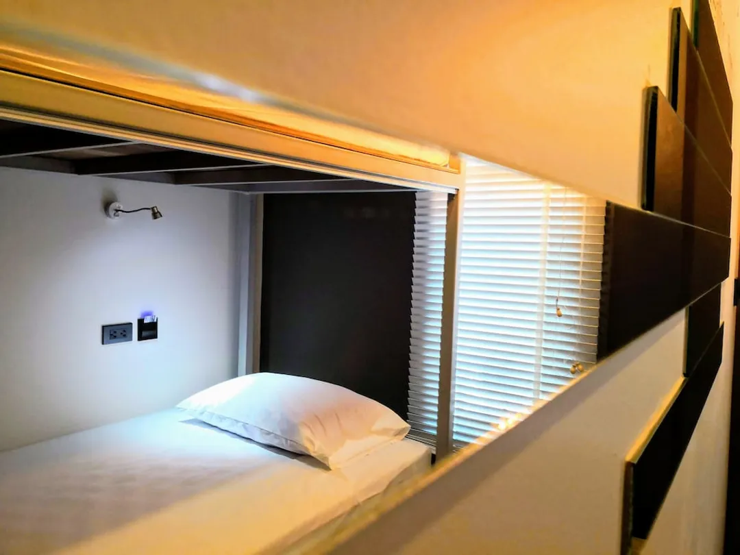 アスリープ バイ ランタナ-Private Room for Two Persons with Bunk Bed-29