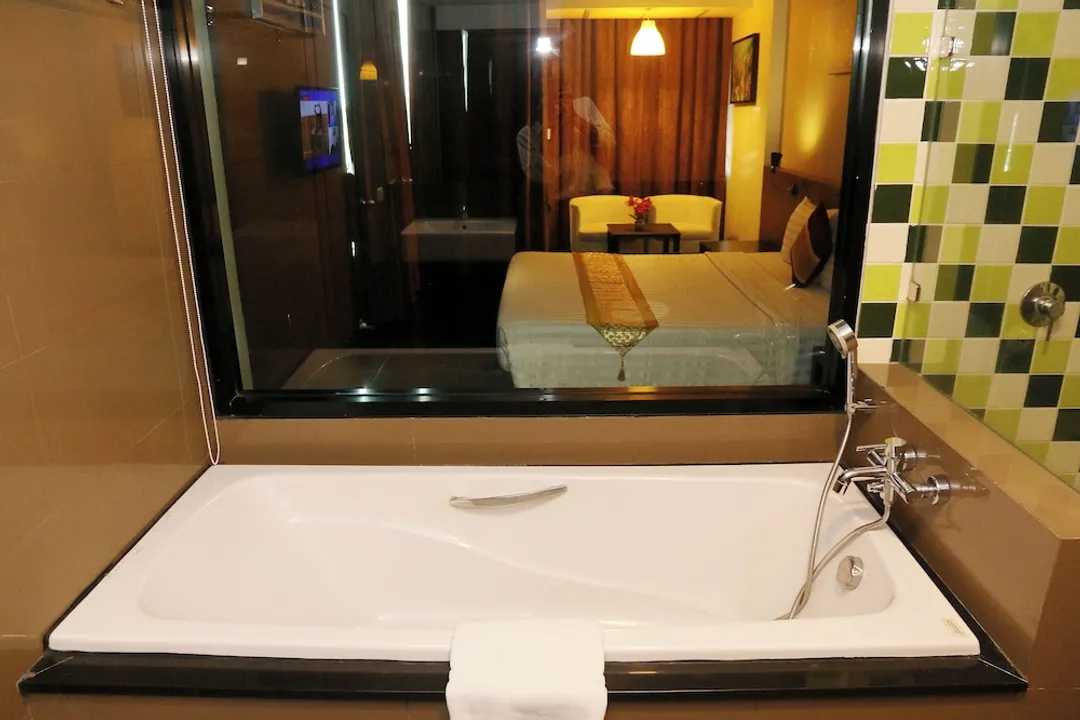 Arthitaya Green Nature Hotel & Lakkhana-Deluxe Double Room, Balcony, Garden View-4