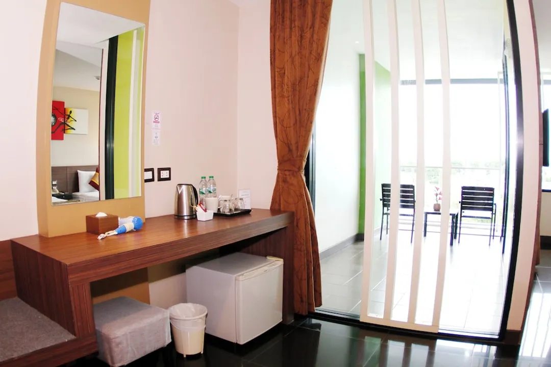 Arthitaya Green Nature Hotel & Lakkhana-Deluxe Twin Room, Balcony, Garden View-5