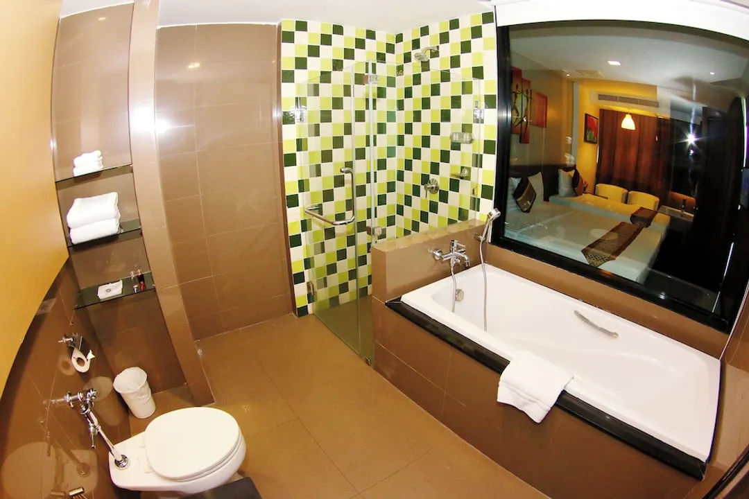 Arthitaya Green Nature Hotel & Lakkhana-Deluxe Triple Room, Balcony, Garden View-6