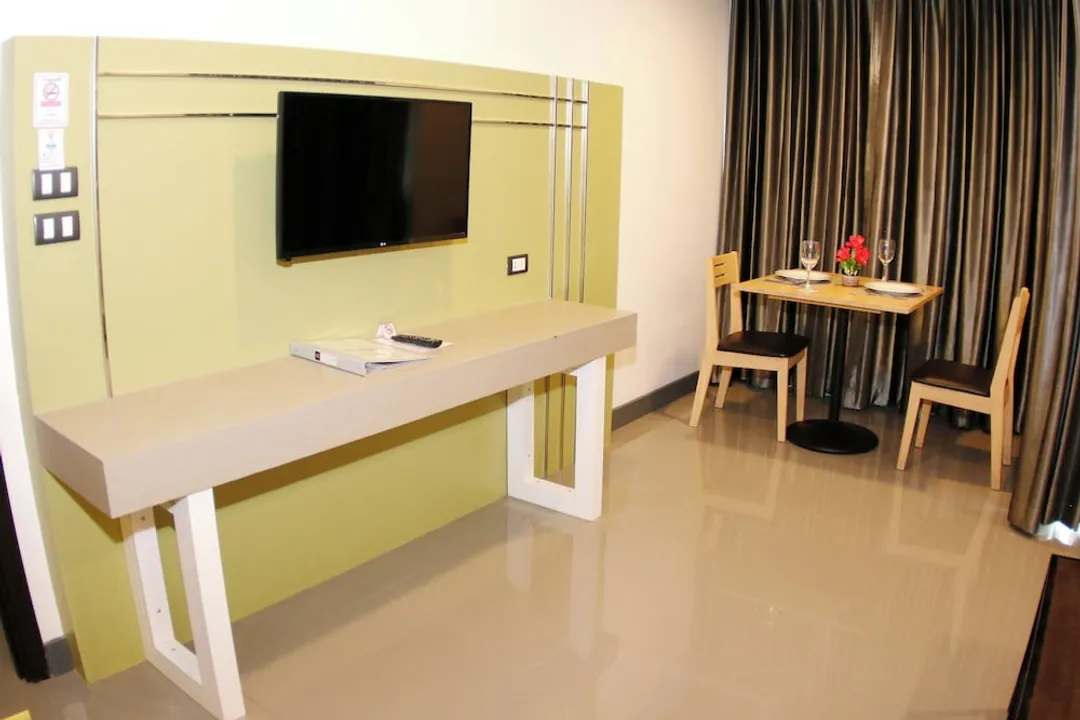 Arthitaya Green Nature Hotel & Lakkhana-Junior Double Room, Balcony, Garden View-6