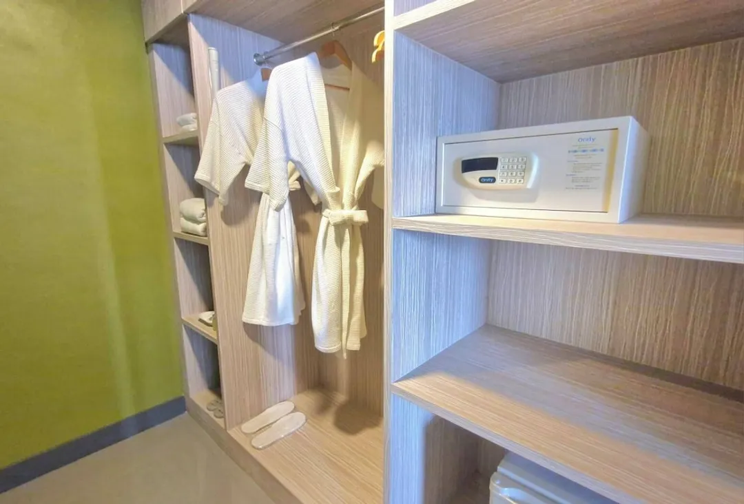 Arthitaya Green Nature Hotel & Lakkhana-Junior Double Room, Balcony, Garden View-3