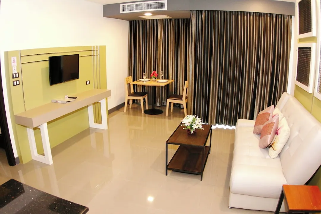 Arthitaya Green Nature Hotel & Lakkhana-Junior Double Room, Balcony, Garden View-5