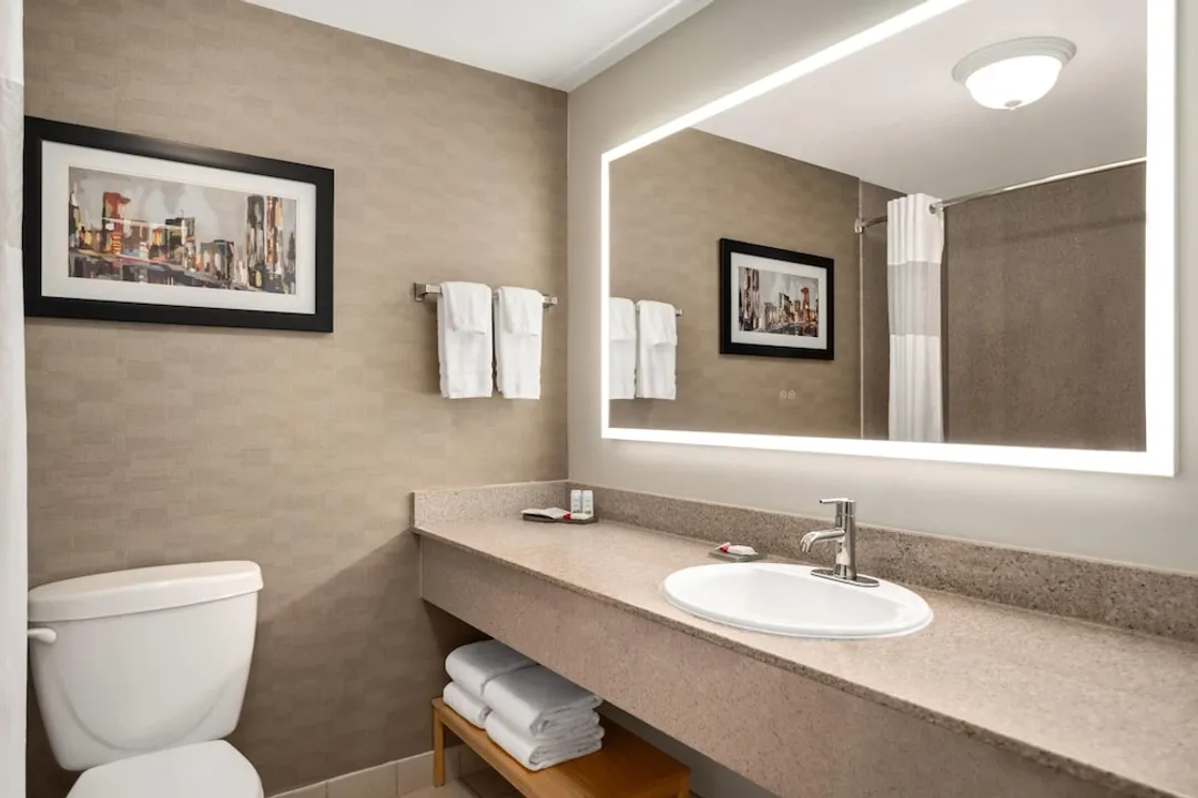 La Quinta Inn by Wyndham Vancouver Airport-Room, 2 Double Beds, Non Smoking, City View-6