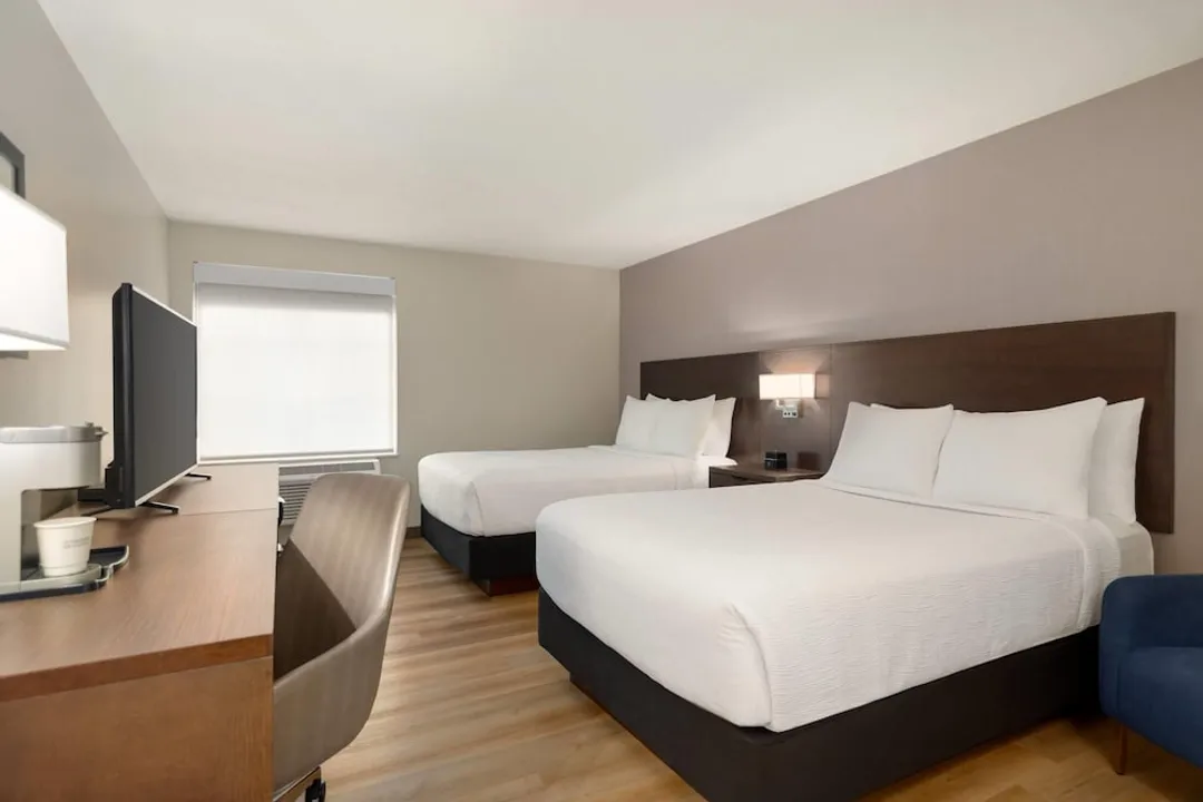 La Quinta Inn by Wyndham Vancouver Airport-Room, 2 Double Beds, Non Smoking, City View-1