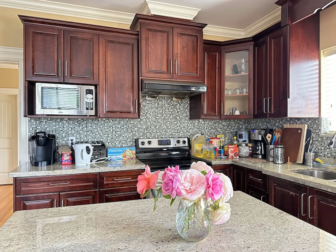 Victory House-Classic Double Room, 1 Queen Bed, Shared Bathroom-4