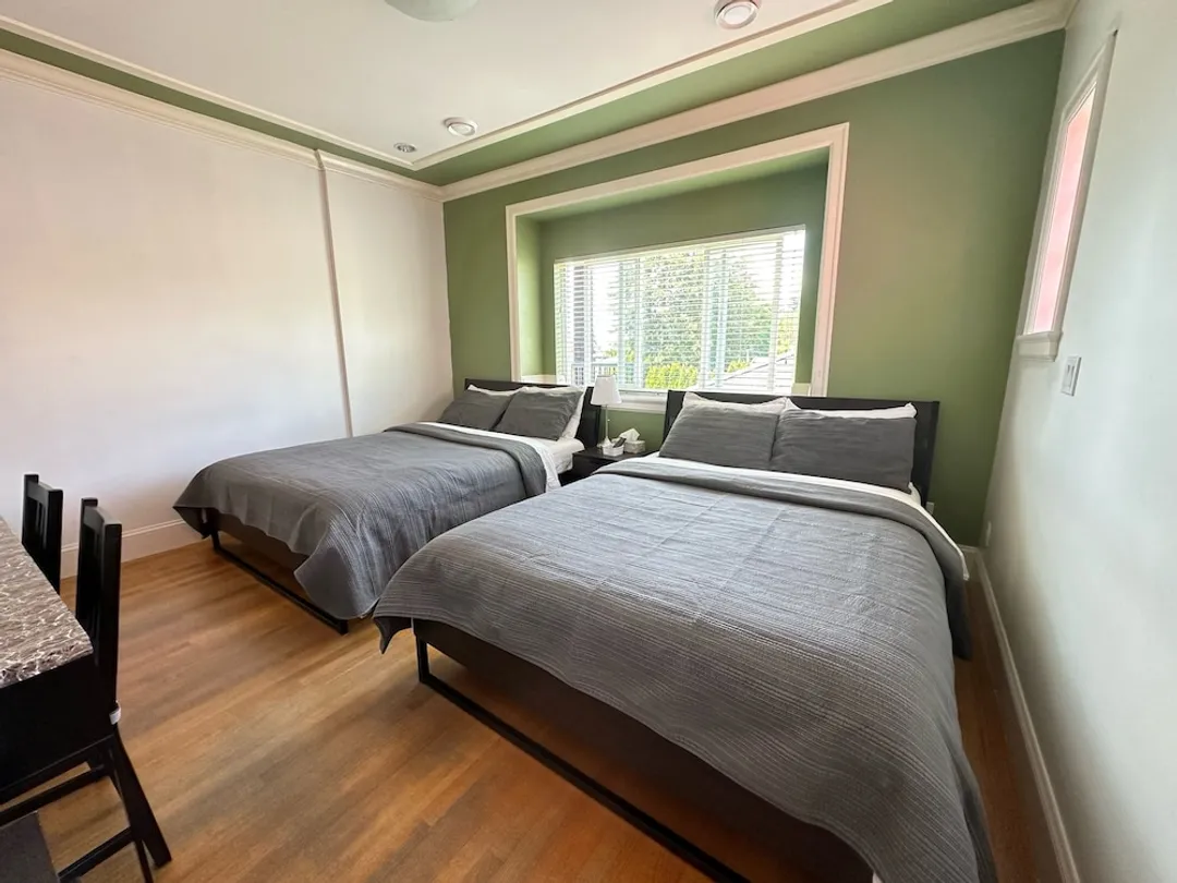 Victory House-Deluxe Quadruple Room, 2 Queen Beds, Private Bathroom (Room G)-2