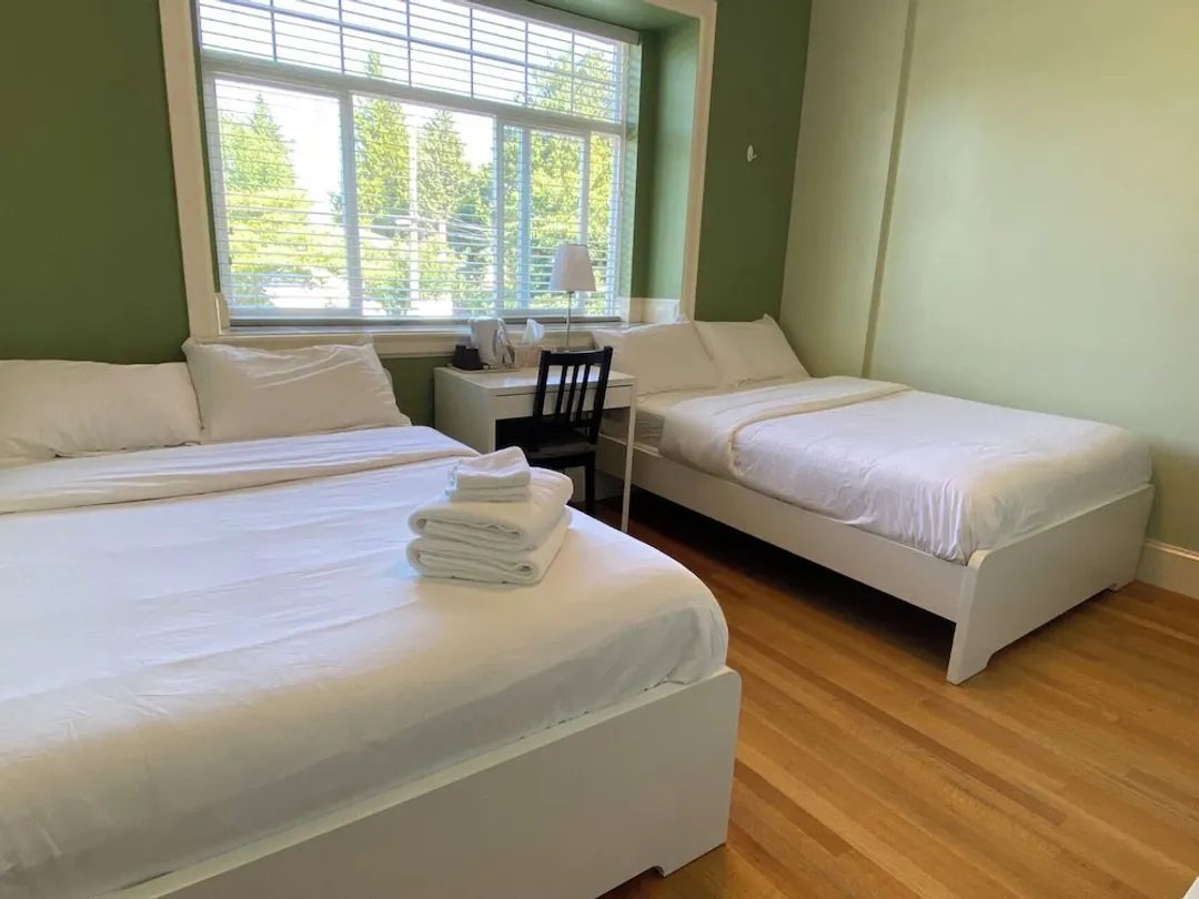 Victory House-Deluxe Quadruple Room, 2 Queen Beds, Private Bathroom (Room G)-3