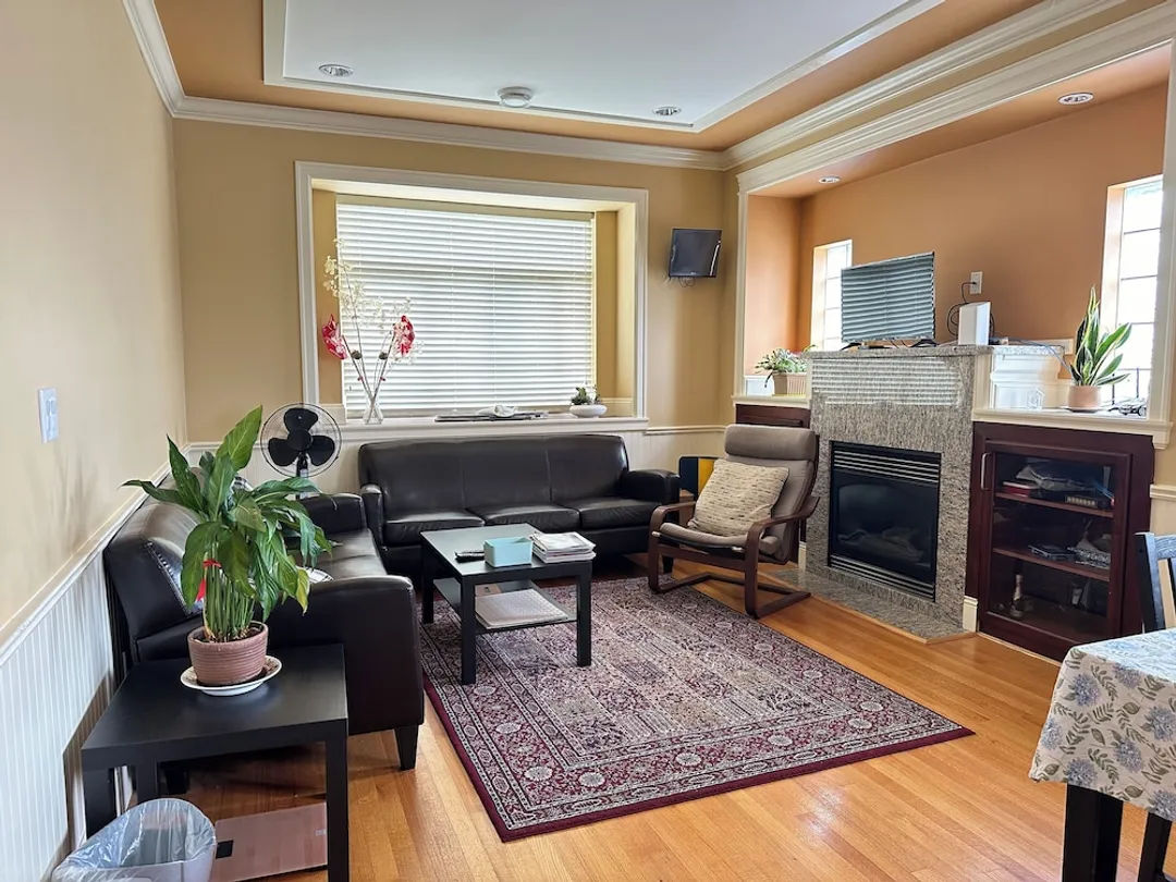 Victory House-Deluxe Quadruple Room, 2 Queen Beds, Private Bathroom (Room G)-6