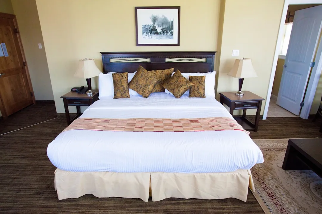 Days Inn by Wyndham Surrey-Suite, 1 King Bed-5