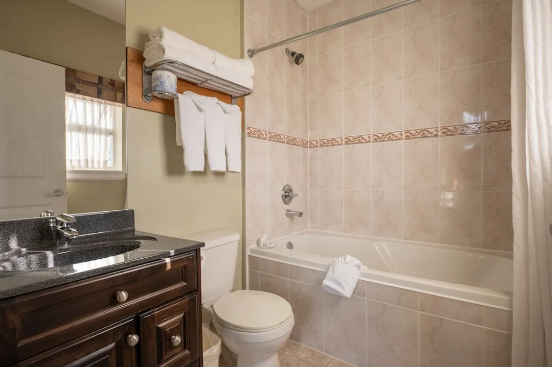 Days Inn by Wyndham Surrey-Suite, 1 King Bed-2
