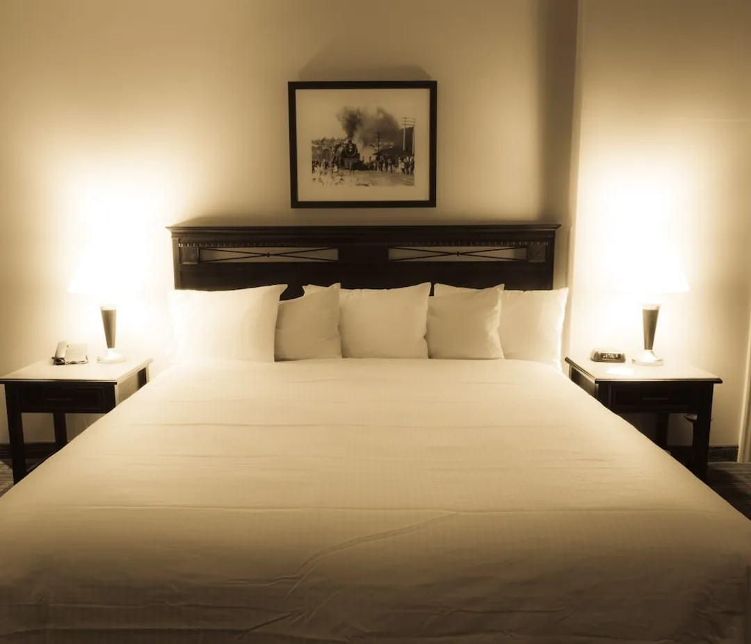 Days Inn by Wyndham Surrey-Suite, 1 King Bed-8