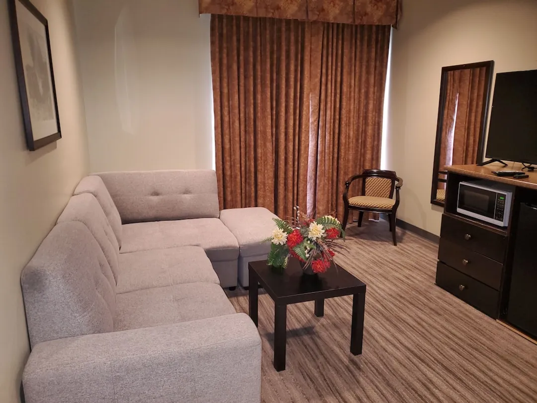 Days Inn by Wyndham Surrey-Suite, 1 King Bed-4