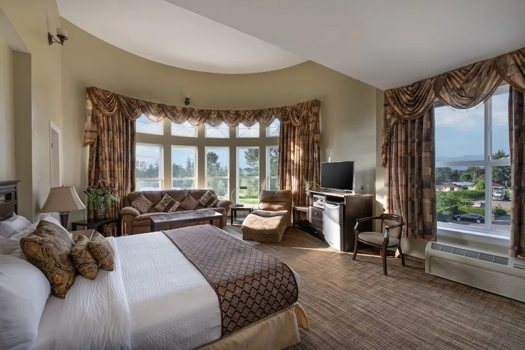Days Inn by Wyndham Surrey-Suite, 1 King Bed-5