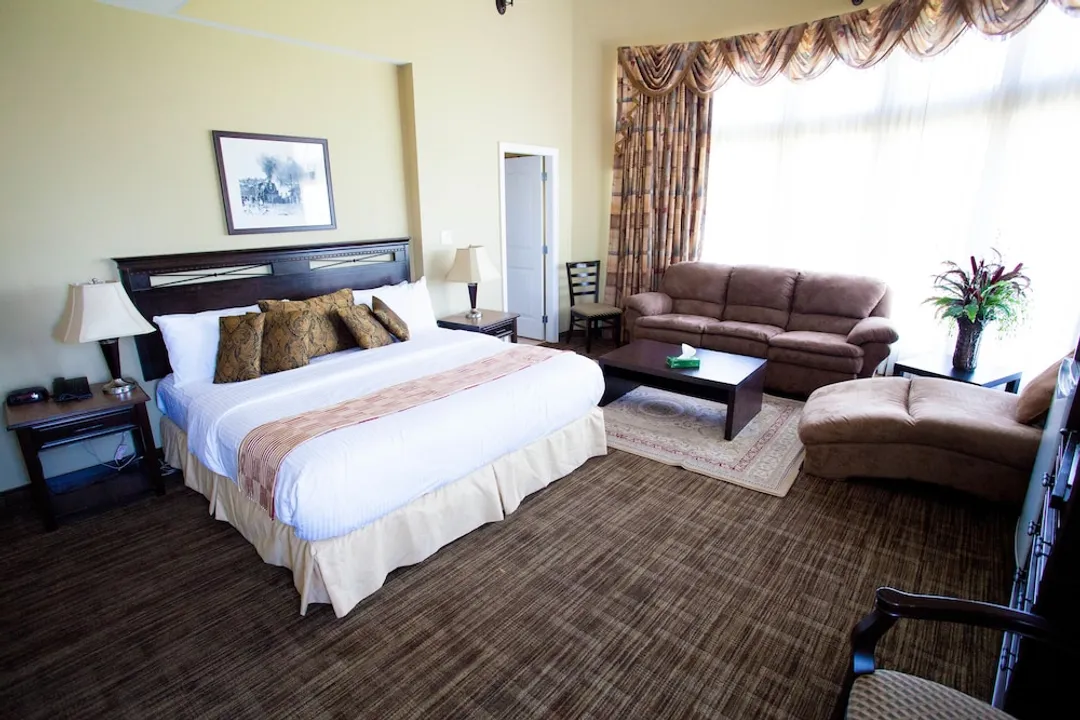 Days Inn by Wyndham Surrey-Suite, 1 King Bed-1