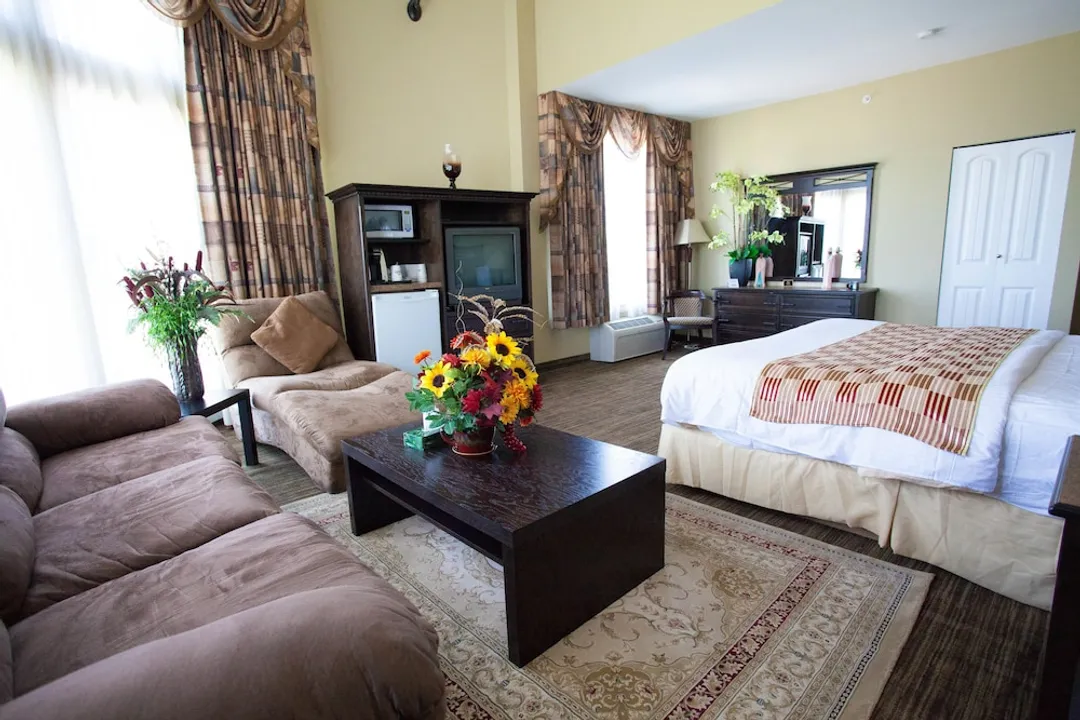 Days Inn by Wyndham Surrey-Suite, 1 King Bed-2