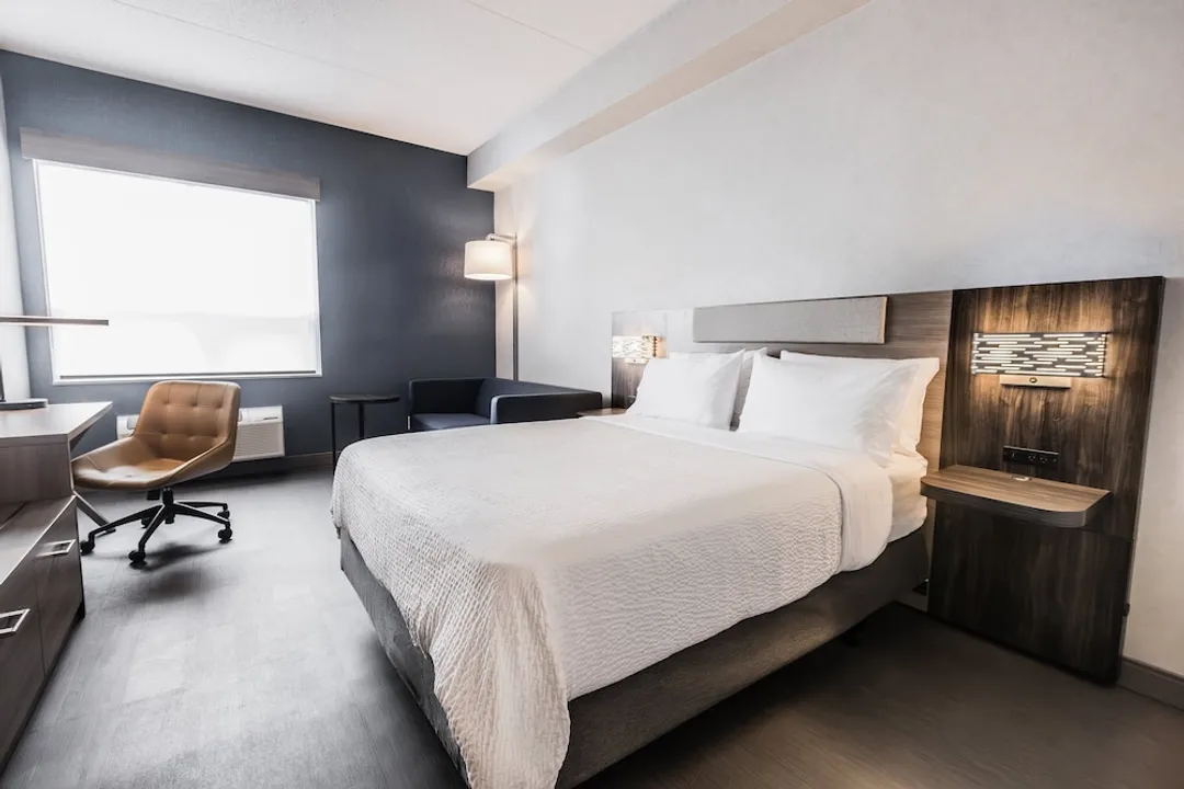 Holiday Inn Express Toronto - North York by IHG-Standard Room, 1 Queen Bed with Sofa bed, Corner-3