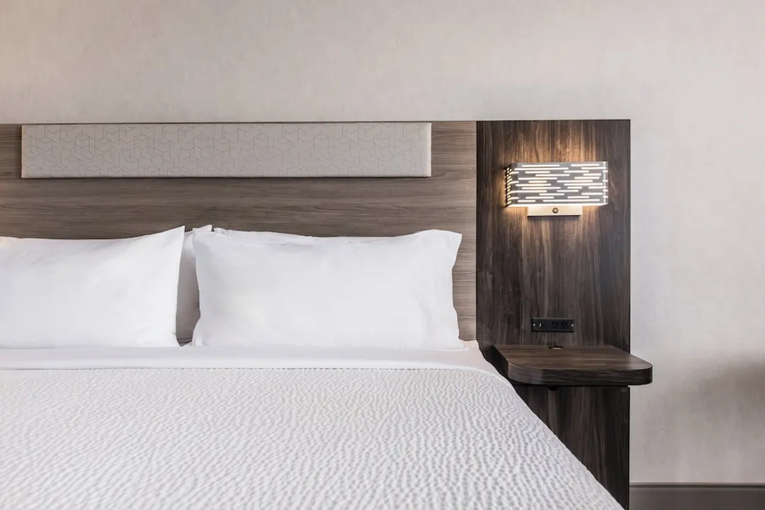 Holiday Inn Express Toronto - North York by IHG-Standard Room, 1 Queen Bed with Sofa bed, Corner-7