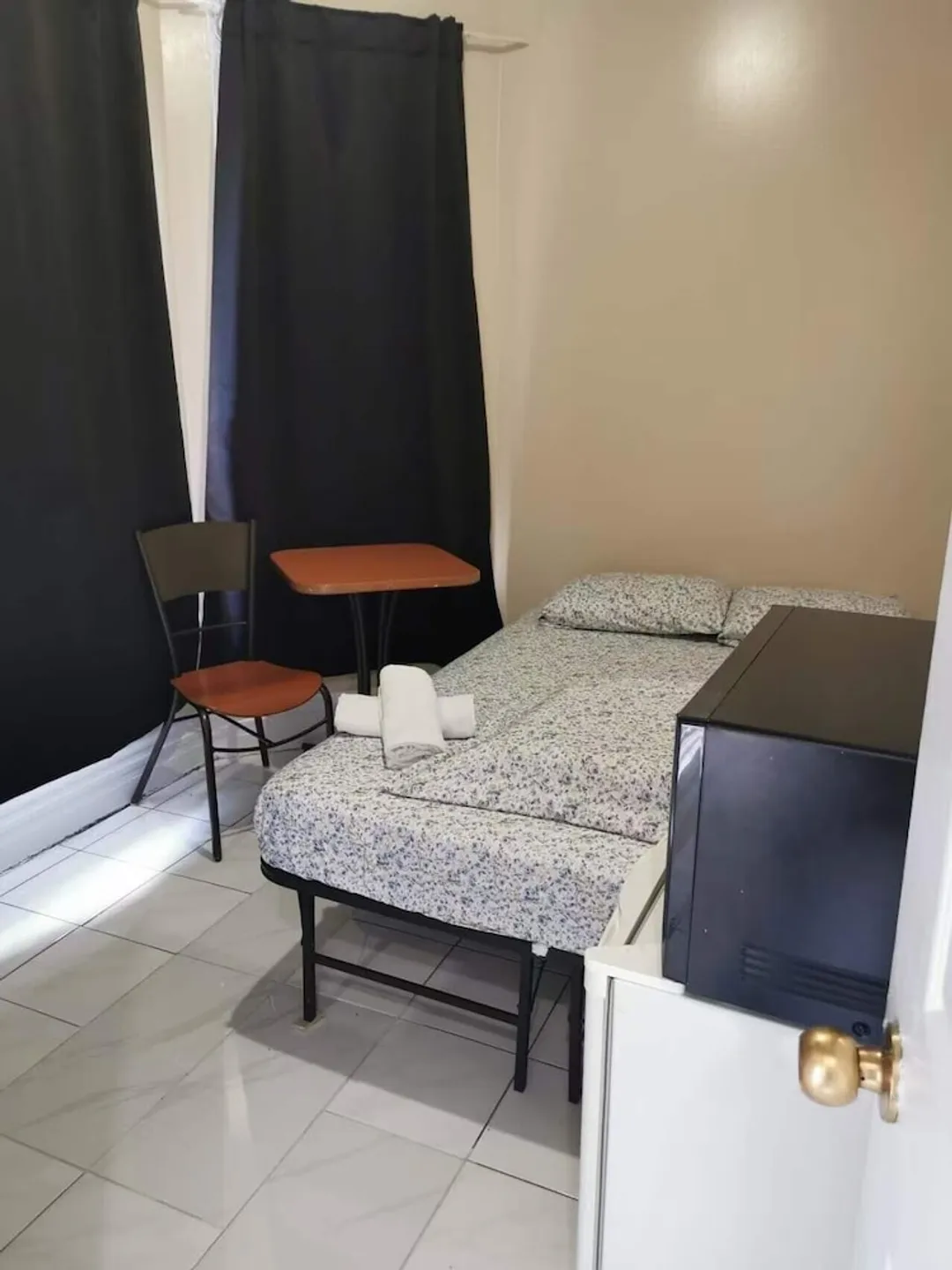 토론토 트래블러스 홈-Double Private, 1 Double Bed, Private  Bathroom-9